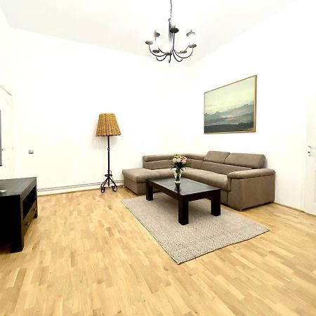 Republique Family Apartment Braşov Esterno foto