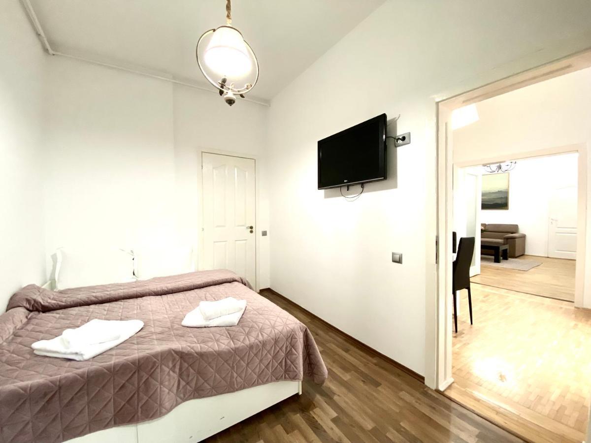 Republique Family Apartment Braşov Esterno foto