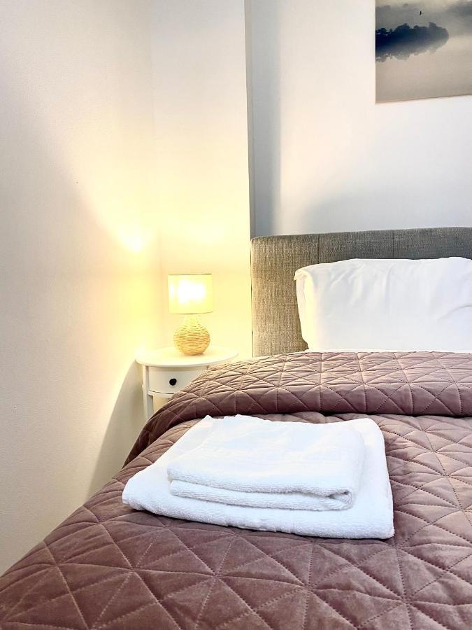 Republique Family Apartment Braşov Esterno foto