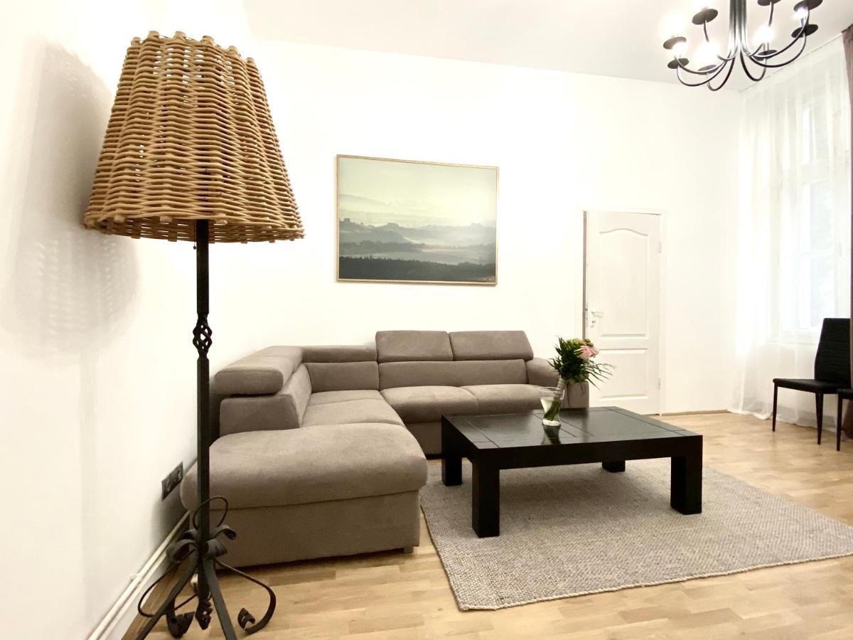 Republique Family Apartment Braşov Esterno foto