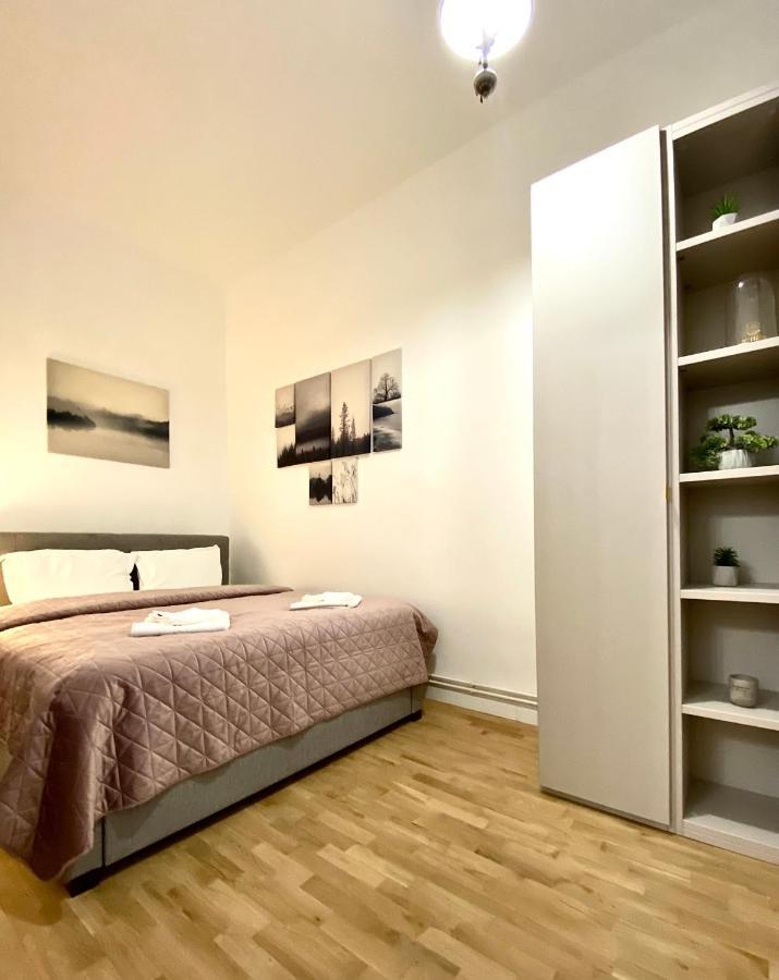 Republique Family Apartment Braşov Esterno foto
